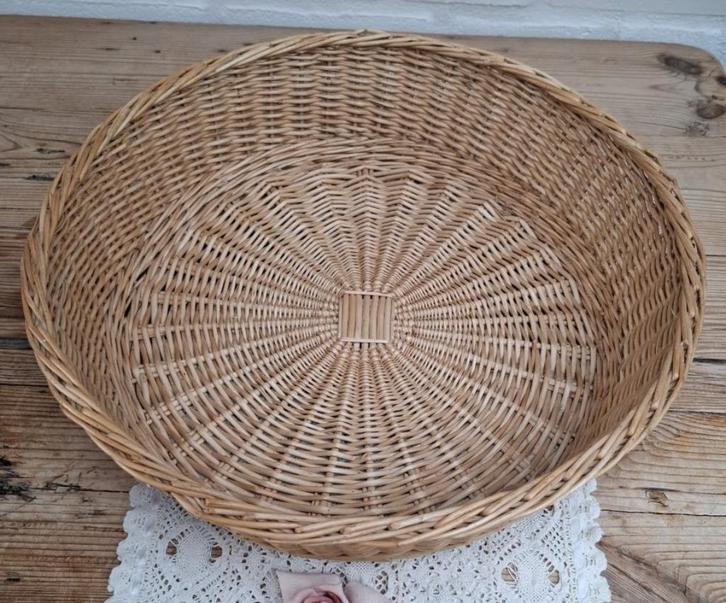 Grote rond rieten mand, Huis en Inrichting, Woonaccessoires | Schalen en Manden, Gebruikt, Mand, Rond, Riet, Ophalen of Verzenden