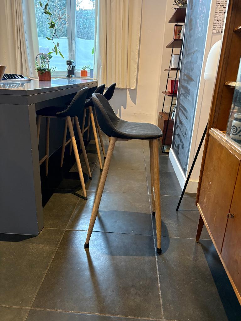 4 comfortabele barkrukken, Huis en Inrichting, Barkrukken, Zo goed als nieuw, 60 tot 90 cm, Metaal, 4 krukken, Ophalen