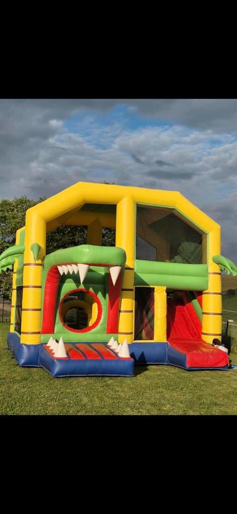 Location château gonflable crocodile, Hobby & Loisirs créatifs, Articles de fête | Location