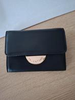 6 handtassen en damesportefeulle, Ophalen