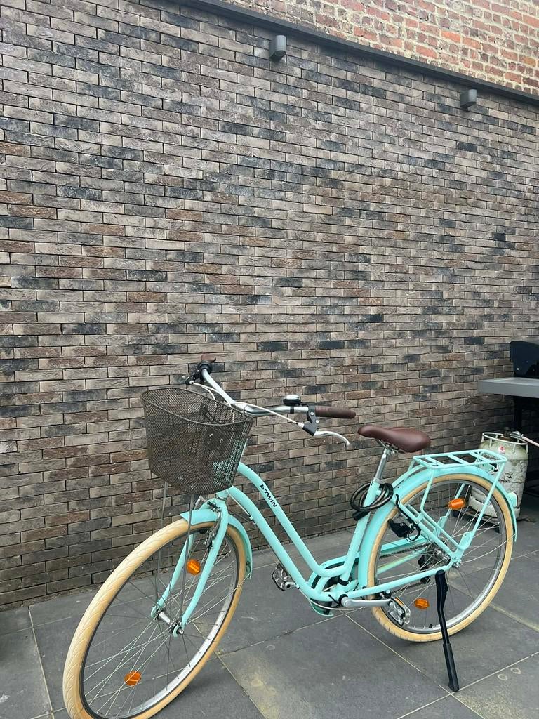 B’TWIN damesfiets – mintgroen – met mand – perfect in orde, Fietsen en Brommers, Ophalen, Zo goed als nieuw, Dames