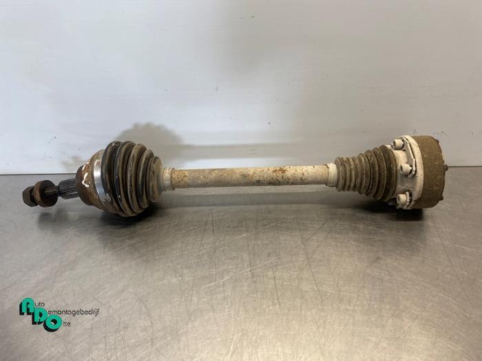 Aandrijfas links-voor van een Volkswagen Caddy (Caddy 04-), Auto-onderdelen, Remmen en Aandrijving, Volkswagen, Gebruikt, 3 maanden garantie