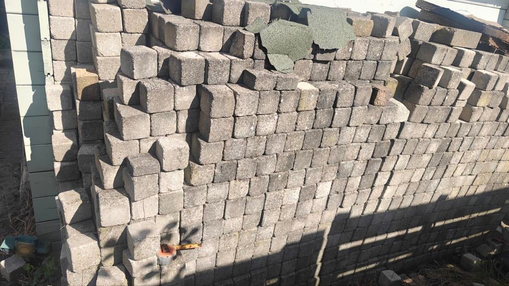 Partij vierkante betonklinkers (8x8x8 cm) - Ruim 25m², Tuin en Terras, Tegels en Klinkers, Ophalen