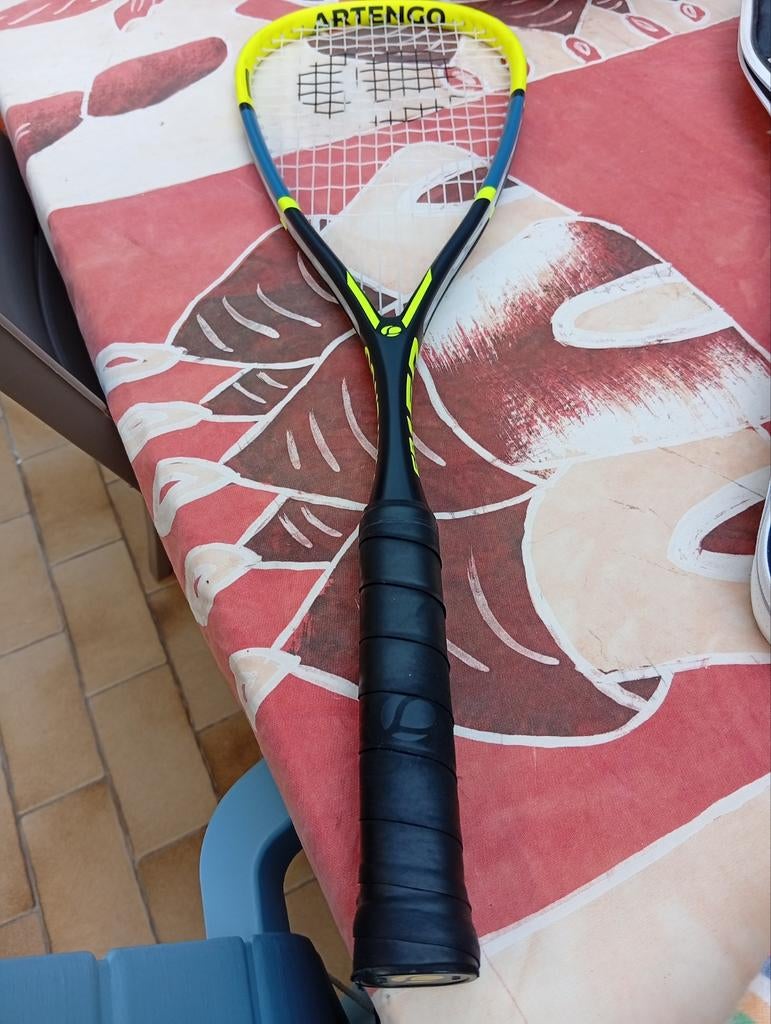 Squash raket. Merk Artengo., Sports & Fitness, Squash, Enlèvement