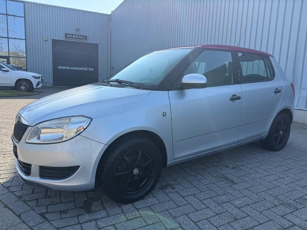 SKODA FABIA 1.2 ESSENCE EN 2010 158000 KM EURO 5, Autos, Achat, Entreprise, Boîte manuelle, Ordinateur de bord
