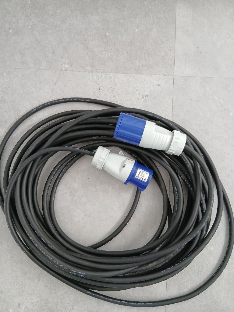 CEE  verlengkabel, Ophalen, Zo goed als nieuw