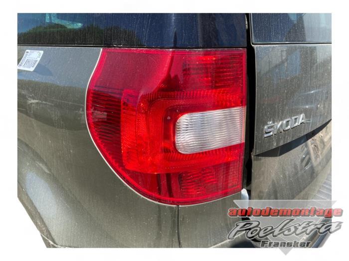 Feu arrière gauche d'un Skoda Yeti, Autos : Pièces & Accessoires, -, 3 mois de garantie, Utilisé, Skoda