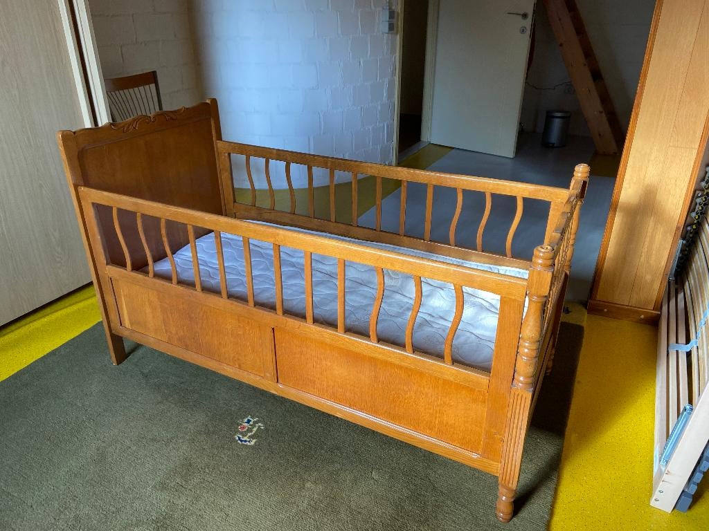 kinderbedje vintage, Huis en Inrichting, Slaapkamer | Bedden, Ophalen, 70 cm of minder, Bruin, Vintage