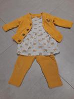 Kleedje met lange mouw, gilet en broekje (74), Enfants & Bébés, Vêtements de bébé | Taille 74, Enlèvement, Comme neuf, Fille, Robe ou Jupe