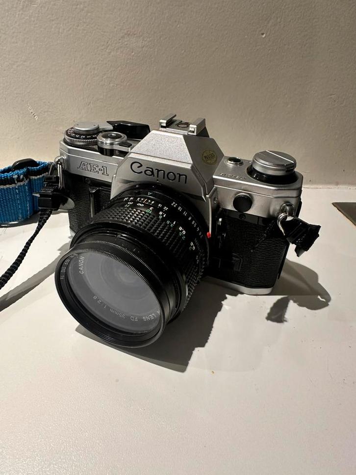 Canon AE-1 + 4 lenzen – mooie analoge set in goede staat, Audio, Tv en Foto, Fotocamera's Analoog, Zo goed als nieuw, Canon, Ophalen of Verzenden