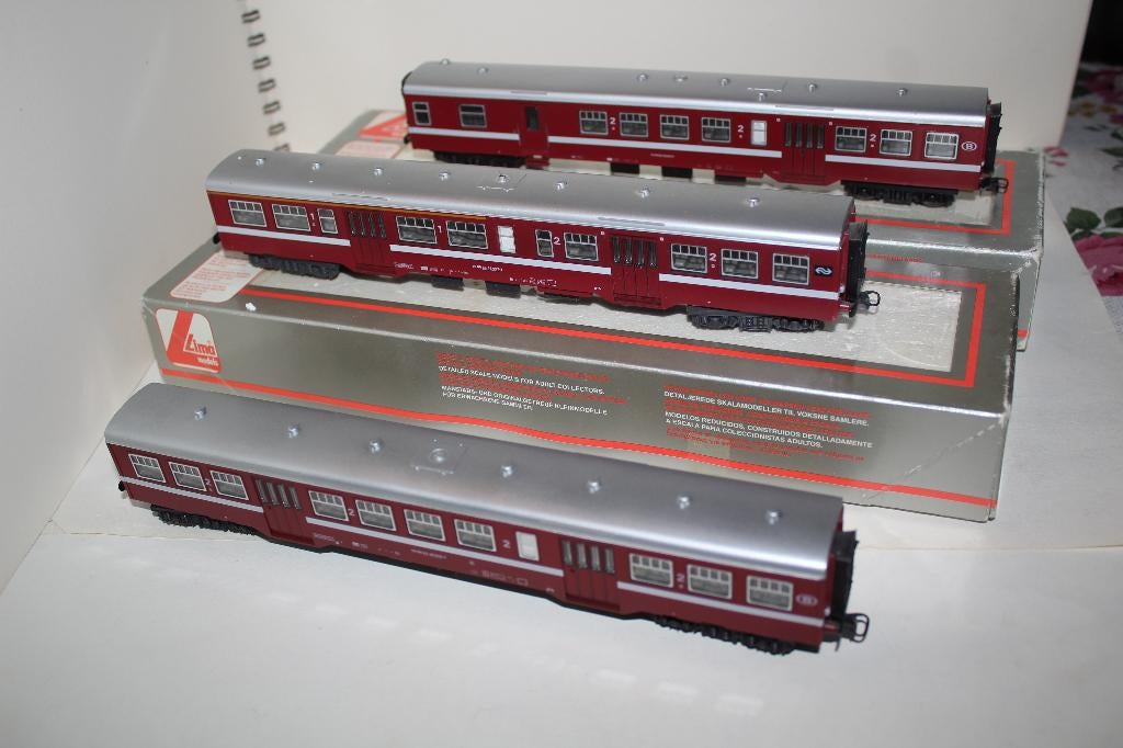 lima ho 3 voitures SNCB M2 bordeaux, Enlèvement ou Envoi, Wagon, Lima, Courant continu