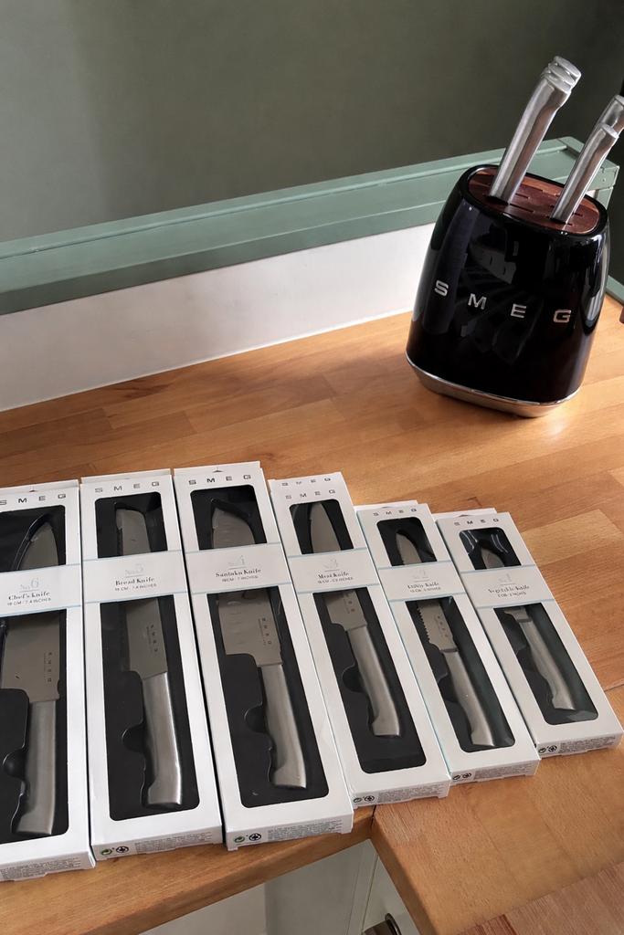 Smeg - Porte- couteaux + 6 couteaux, Enlèvement ou Envoi, Comme neuf