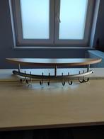 Porte-manteau mural, Enlèvement, Bois