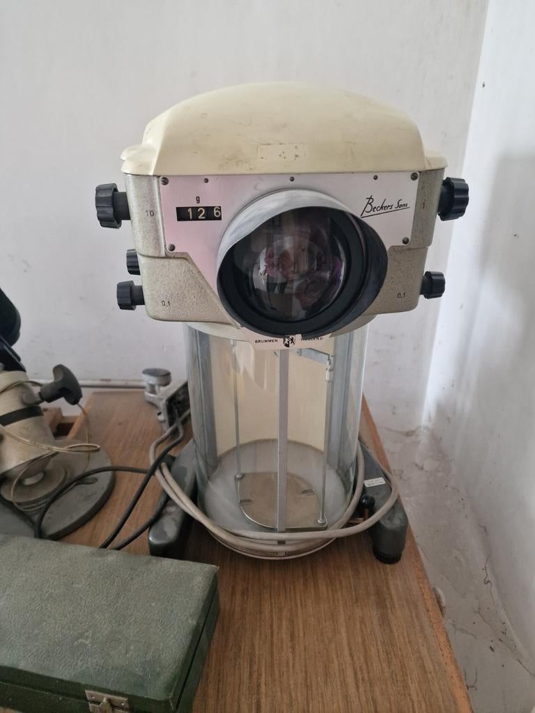 Ancienne balances de laboratoire, Enlèvement