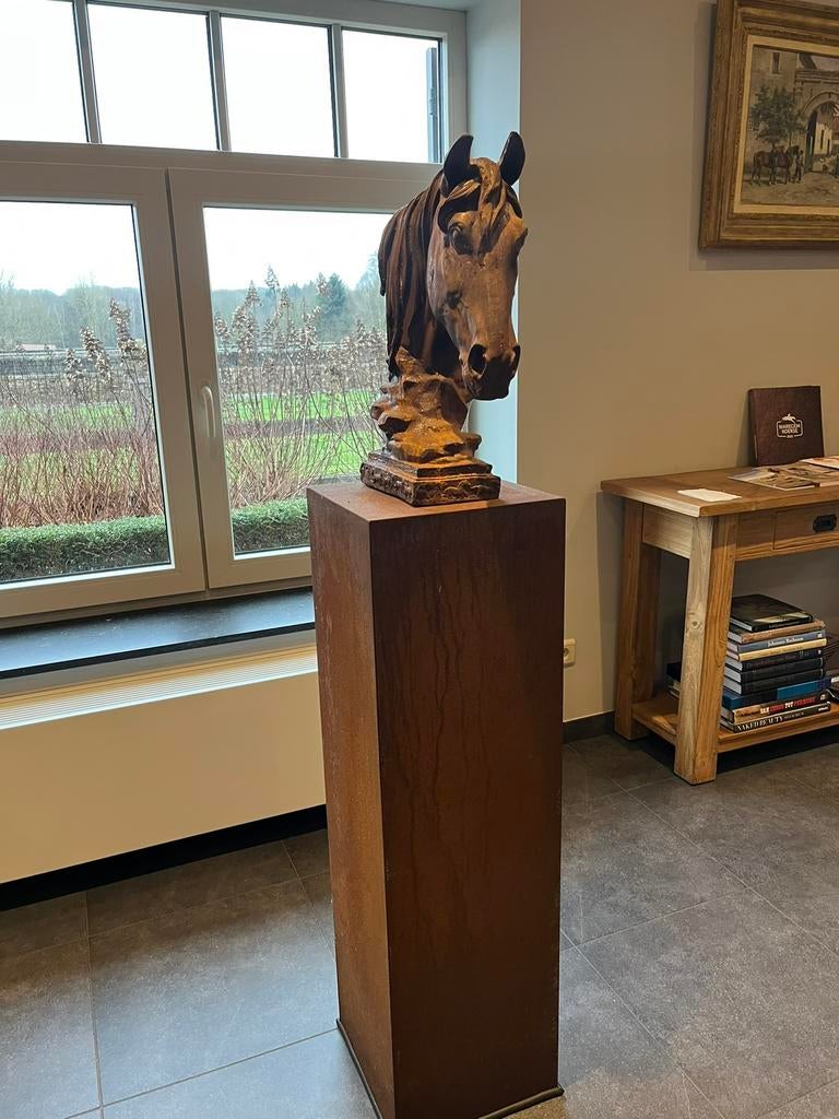 Paardenhoofd uit gietijzer en bijpassende sokkel, Dieren en Toebehoren, Paarden
