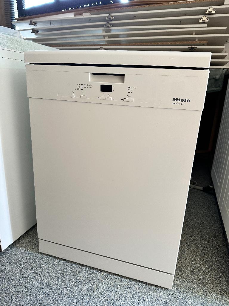 Miele vrijstaande vaatwas, Elektronische apparatuur, Ophalen, Zo goed als nieuw, Vrijstaand