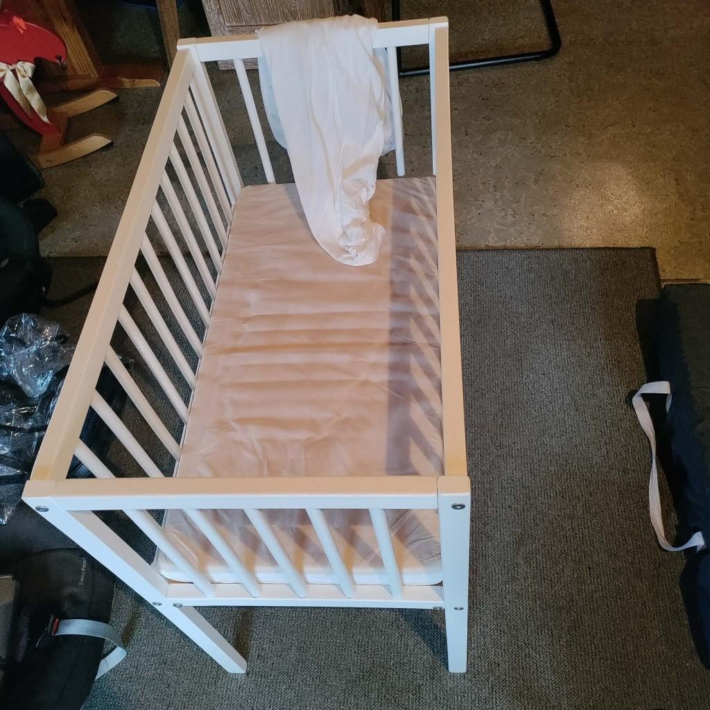 Wit baby kribbe bedje, Enlèvement, Comme neuf, Berceau