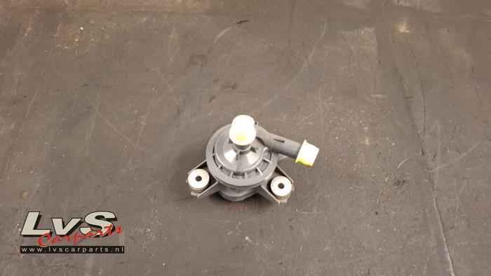 Extra waterpomp van een Mitsubishi Outlander, Gebruikt, -, -, Ophalen of Verzenden