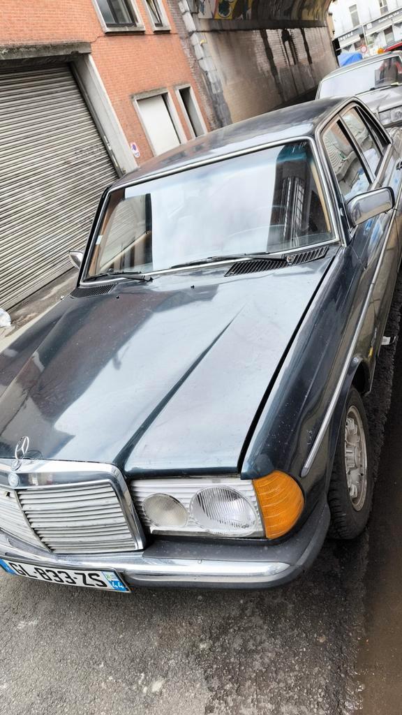 Mercedes 240 diesel, Autos, Oldtimers & Ancêtres, Particulier, Diesel, Boîte manuelle, Enlèvement
