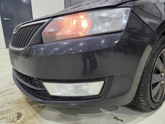 Voorbumper van een Skoda Rapid (LF9R), Auto-onderdelen, Carrosserie, Bumper, Skoda, Gebruikt, 3 maanden garantie, Ophalen of Verzenden
