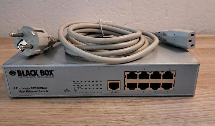 Switch 8 entrées RJ45 (ports ethernet), Computers en Software, Netwerk switches, Ophalen