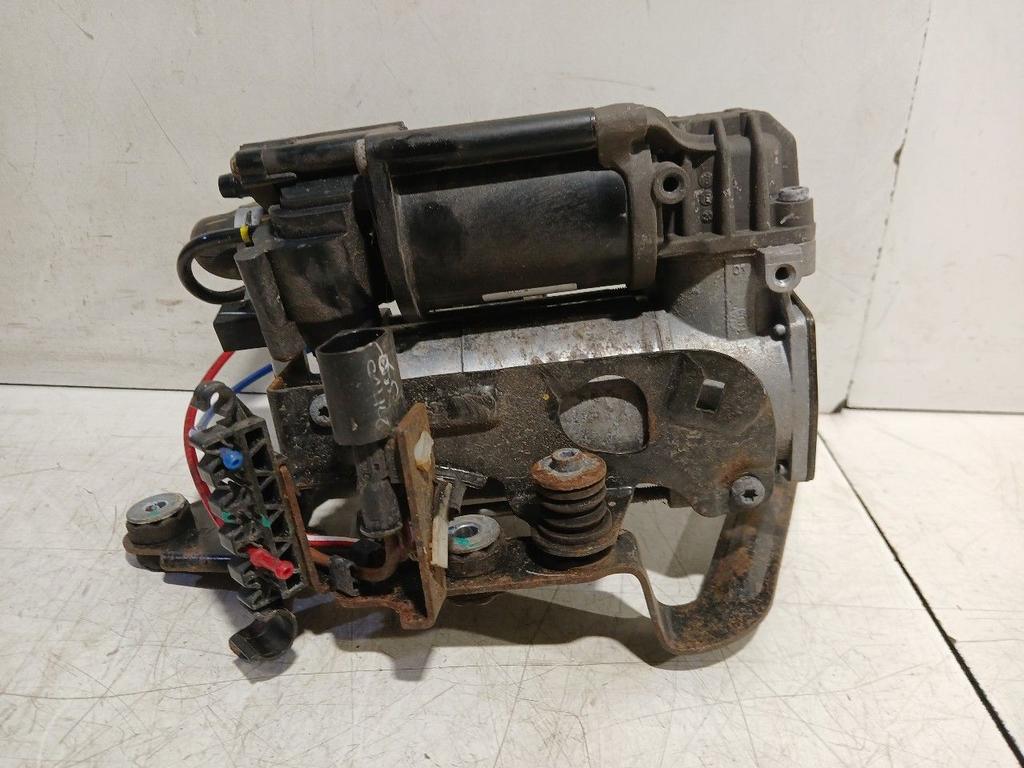 Luchtpomp vering BMW 5 serie, Onderdelen@venauto.nl, Van der Ven Autorecycling B.V., Gebruikt, Ettenseweg 76, 4706 PB Roosendaal, The Netherlands