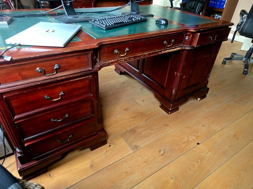 Klassiek Engels Chesterfield Bureau, Enlèvement