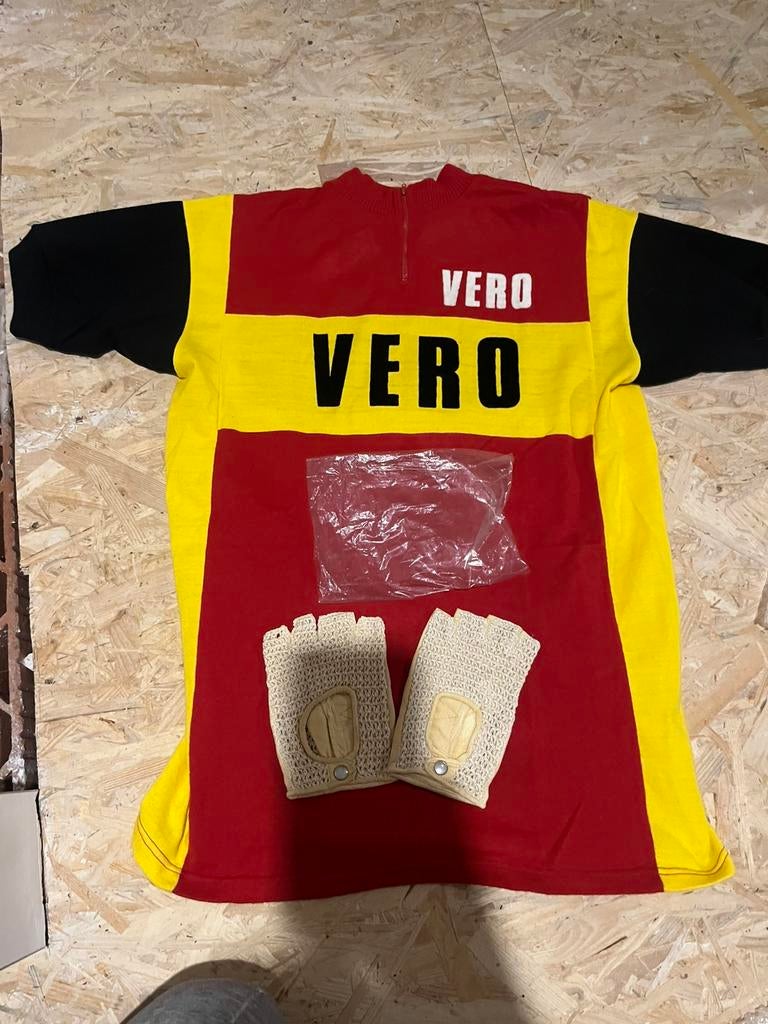 Vintage wollen koerstrui en NOS handschoenen, Ophalen of Verzenden, Zo goed als nieuw, Handschoenen