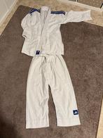 Karate kimono adidas maat 150/160, Sports & Fitness, Sports de combat & Self-défense, Costume d'arts martiaux, Taille XS ou plus petite