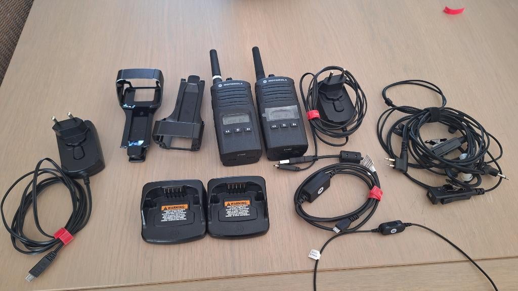 2 Motorola XT 460 walkietalkies., Ophalen, Met broekklem, 5 tot 15 km, Zo goed als nieuw