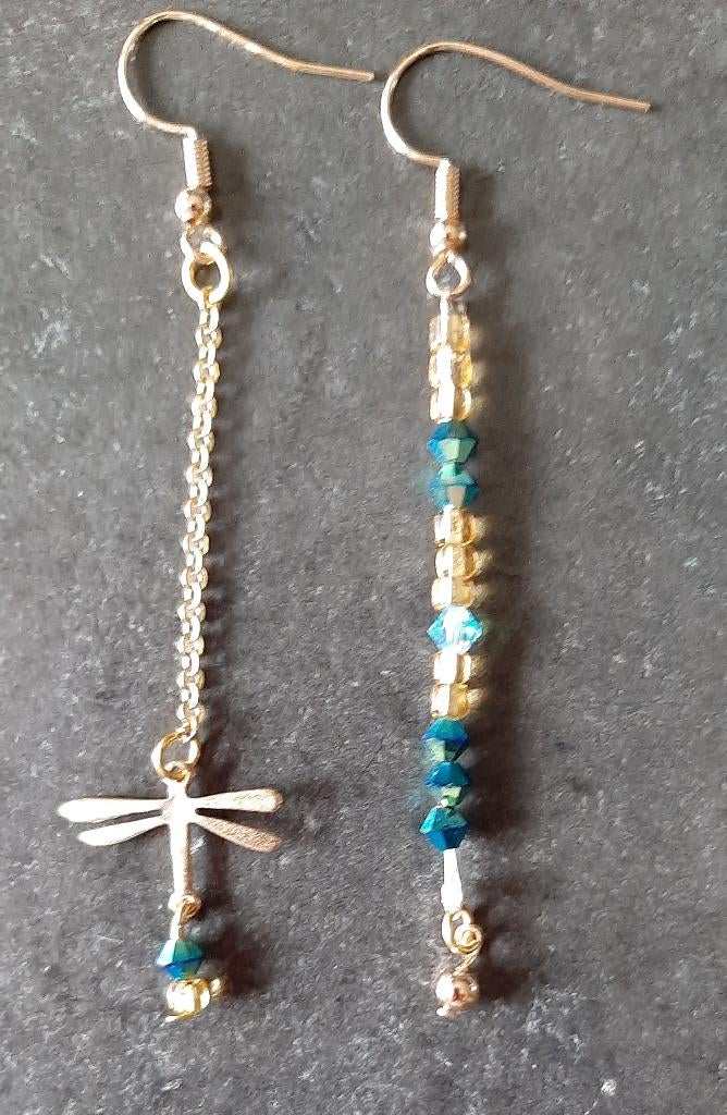 Te koop: Nieuw! Unieke! Lange turqoize oorbellen, Handtassen en Accessoires, Oorbellen, Ophalen, Overige materialen, Hangers, Met strass