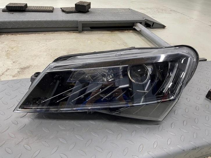 skoda superb koplamp links, Auto-onderdelen, Verlichting, Gebruikt, Ophalen of Verzenden