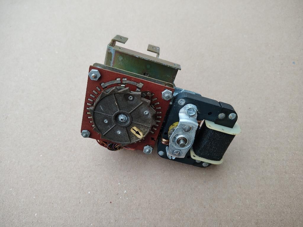 Motor Wurlitzer Wallbox/ 5220 (1964/1972) jukebox, Collections, Machines | Jukebox, Wurlitzer, Envoi