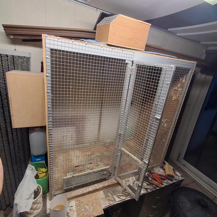 Cage d'élevage / petite voliére pour perruches, Animaux & Accessoires, Oiseaux | Cages & Volières, Cage d'élevage, Bois, Enlèvement