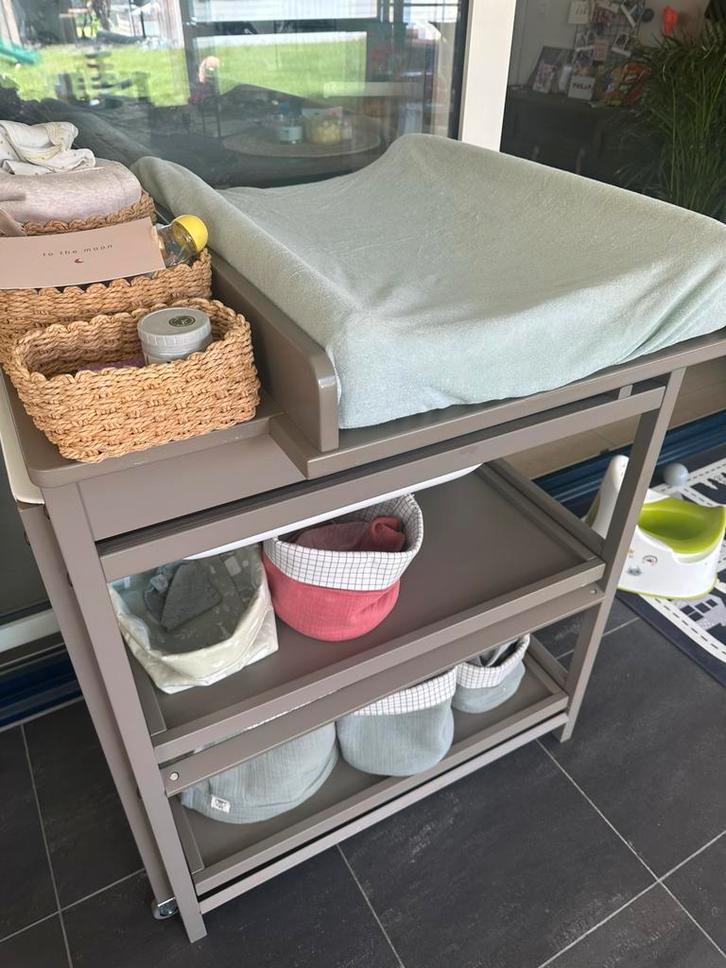 Quax verzorgingstafel met bad en schuiven, Kinderen en Baby's, Badjes en Verzorging, Zo goed als nieuw, Badje, Ophalen