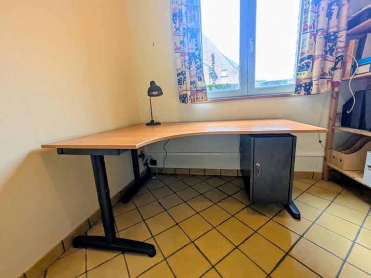 Beau bureau Ikea (Galant réf. 18222), Huis en Inrichting, Bureaus, Gebruikt, Bureau, In hoogte verstelbaar, Ophalen