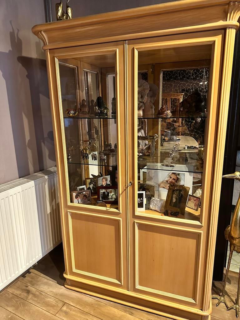 Elegante vitrinekast– perfecte staat, Huis en Inrichting, Kasten | Vitrinekasten, Zo goed als nieuw, 150 tot 200 cm, Met deur(en)
