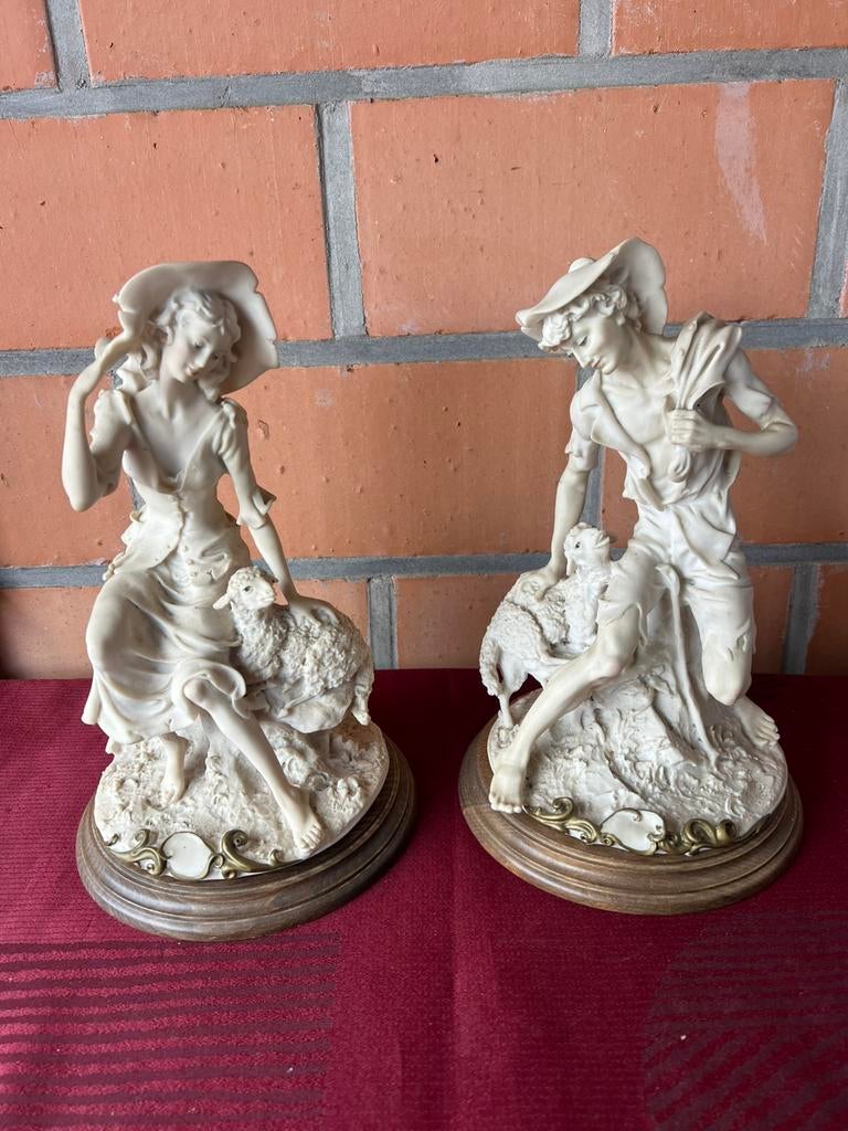 2 beelden vrouw en man met schaap, Verzamelen, Ophalen of Verzenden, Zo goed als nieuw