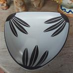 Keramische kom/zwart wit/driehoek/Jr 70, Ophalen of Verzenden