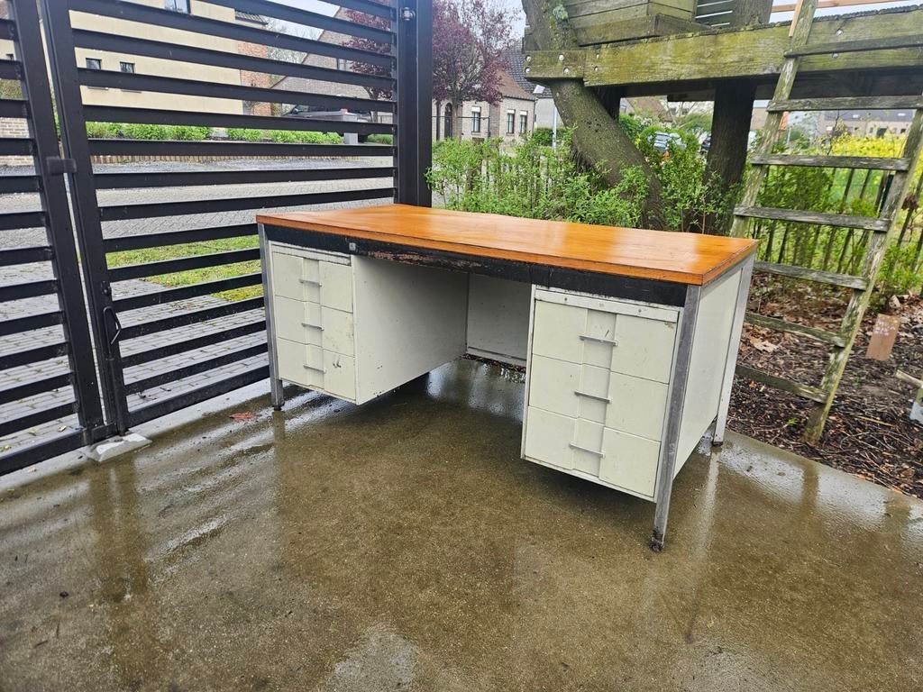 Stalen bureau Mewaf, Enlèvement