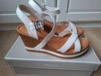 Sandaal met sleehak- maat 39 - nieuw, Enlèvement ou Envoi, Blanc, Sandales et Mûles, Neuf