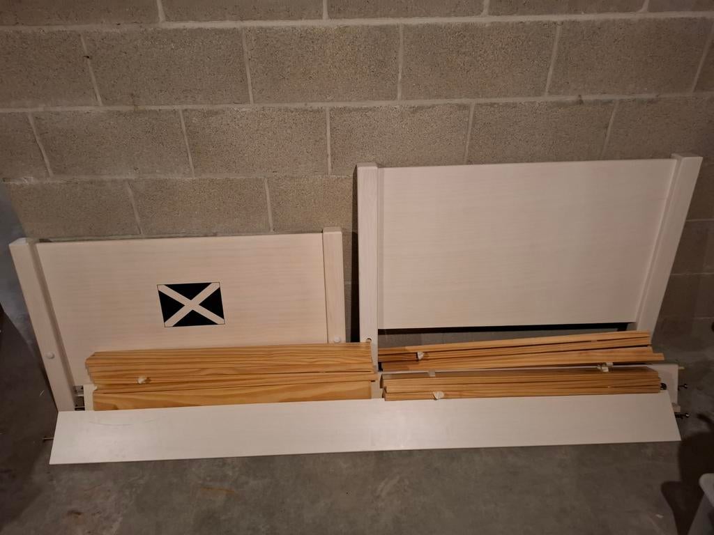 Enkel bed (200x90), Huis en Inrichting, Ophalen