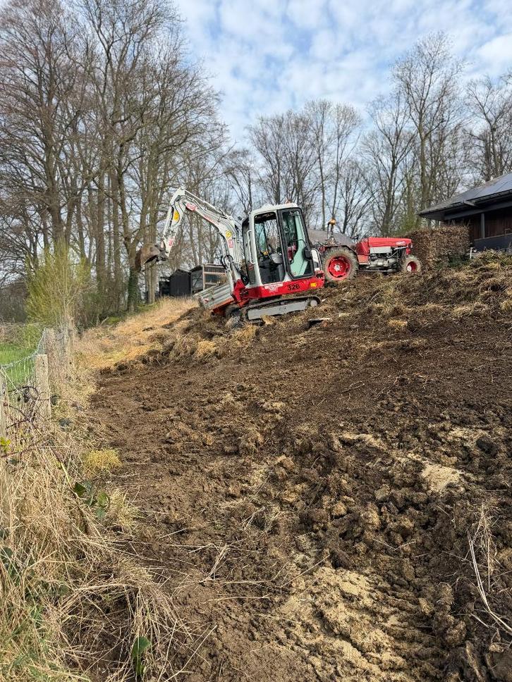 Mini-tracteur Tuinenleuckx outils, grue et chauffeur à louer, Articles professionnels, Machines & Construction | Grues & Excavatrices