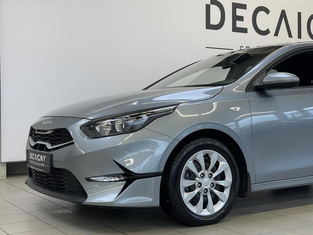 Kia Ceed 1.5 T-GDI *Camera*Navigatie*Extra set zomerbanden, Auto's, Kia, 4 cilinders, 0 kg, Bedrijf, 5 zetels