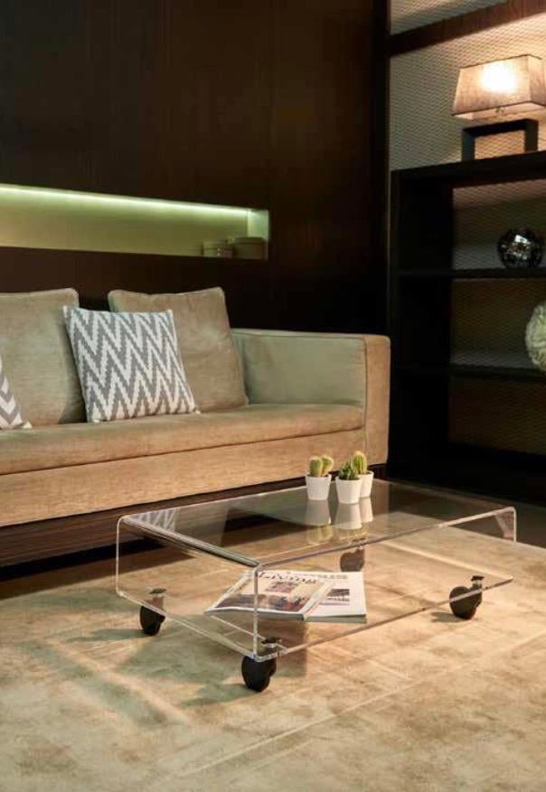 TABLE BASSE EN ACRYLIQUE TRANSPARENT, Ophalen, Overige materialen, Minder dan 50 cm, Gebruikt