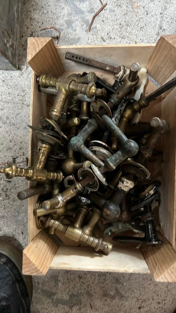 Loquets anciens (voir photos), Bricolage & Construction, Enlèvement, Comme neuf, Bois