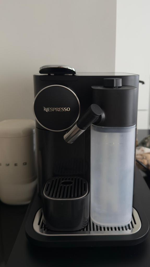 Luxe Nespresso Gran Lattissima – Zo goed als nieuw!, Elektronische apparatuur, Koffiezetapparaten, Zo goed als nieuw, Koffiemachine