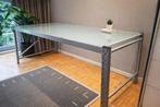 Grand bureau design industriel – plateau en verre, Maison & Meubles, Enlèvement, Comme neuf, Bureau