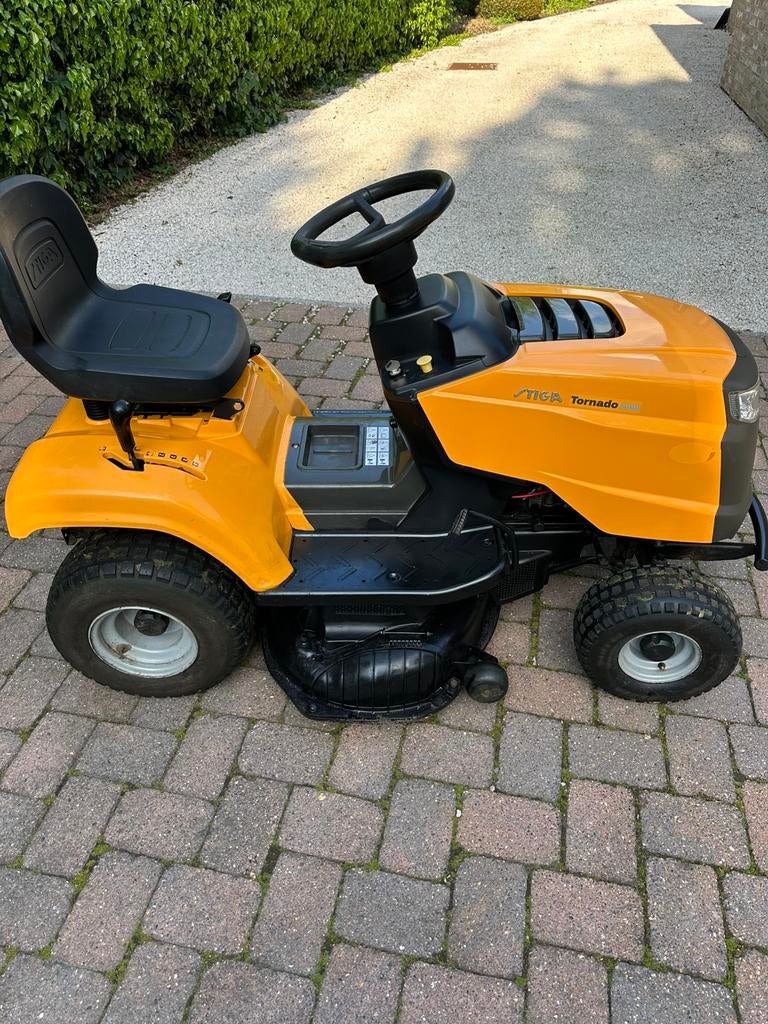 Stiga tornado 2098, Ophalen, Zo goed als nieuw, Versnellingen, 90 tot 120 cm