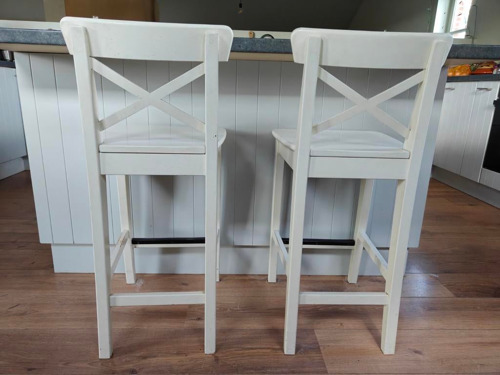 Twee witte houten barkrukken, Huis en Inrichting, Ophalen, Gebruikt, 60 tot 90 cm, Hout